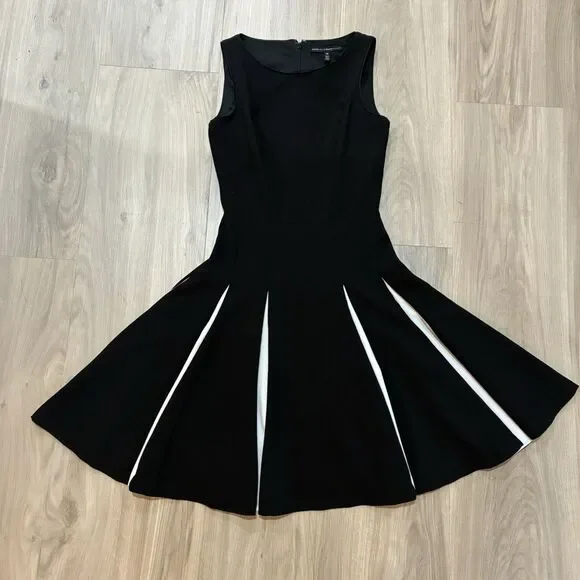 White House Black Market Dress Size 00 Black Fit & Flare Pleated White Insets - Picture 2 of 5